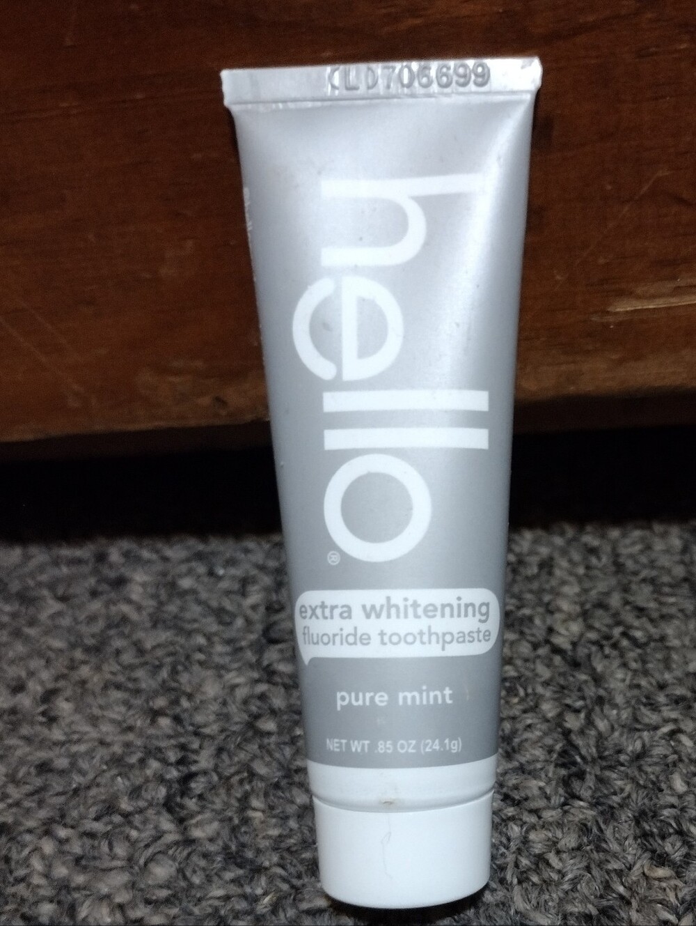 Hello Extra Whitening Pure Mint Toothpaste & 2 Crest 3D White Whitestripes